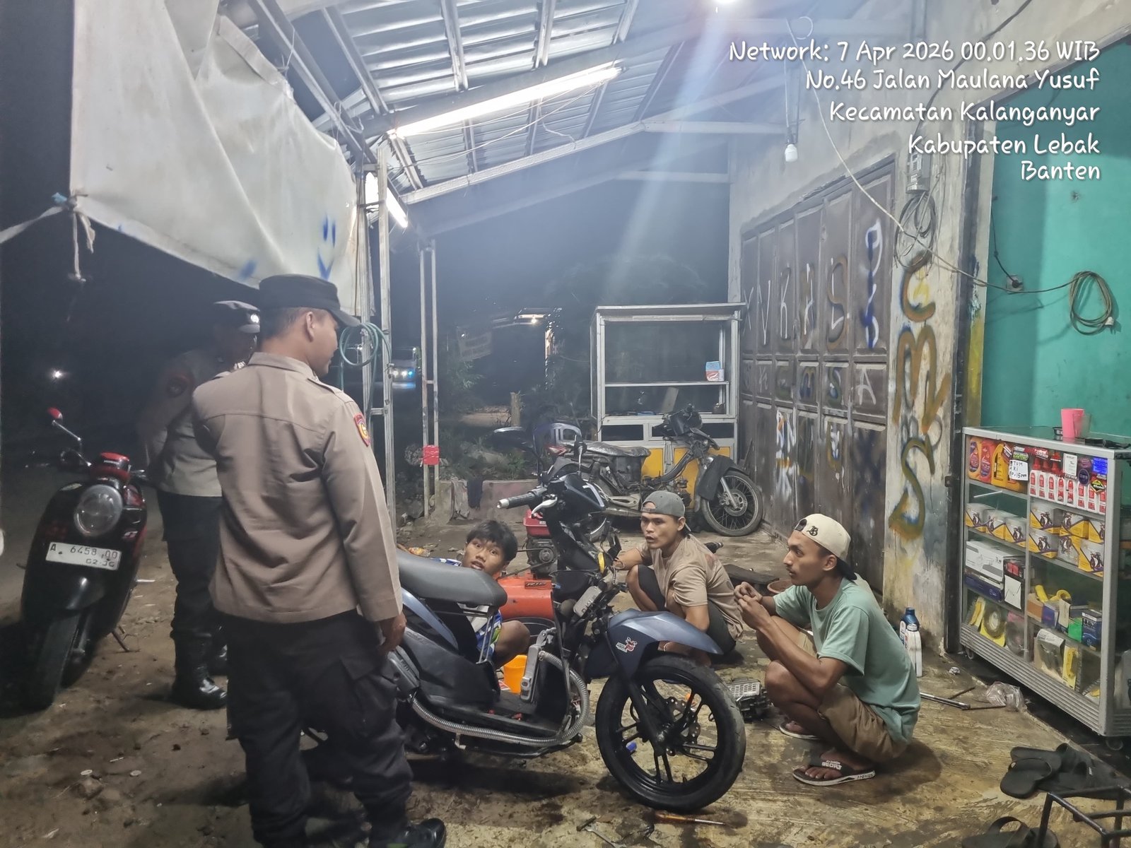Temui Pemilik Bengkel Motor,Kanit Samapta Polsek Rangkasbitung Polres Lebak Patroli Mobile Berikan Edukasi Kamtibmas
