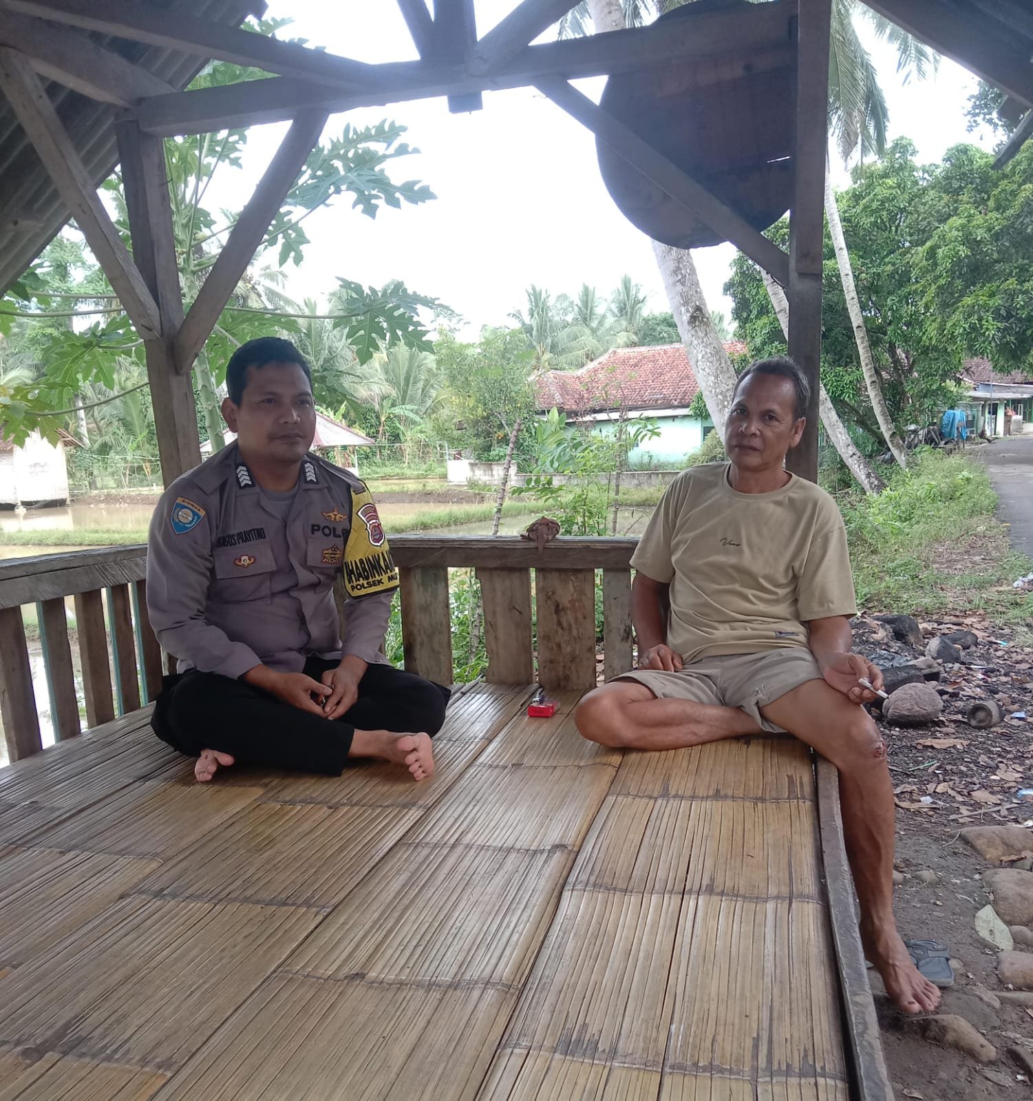 BHABINKAMTIBMAS POLSEK MUNCANG SAMBANG WARGA DESA BINAAN SAMPAIKAN PESAN KAMTIBMAS