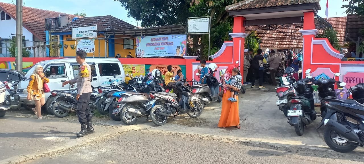 Personel Polsek Sajira Polres Lebak Gelar Stong Point Pagi guna Tingkatkan Pelayanan Masyarakat