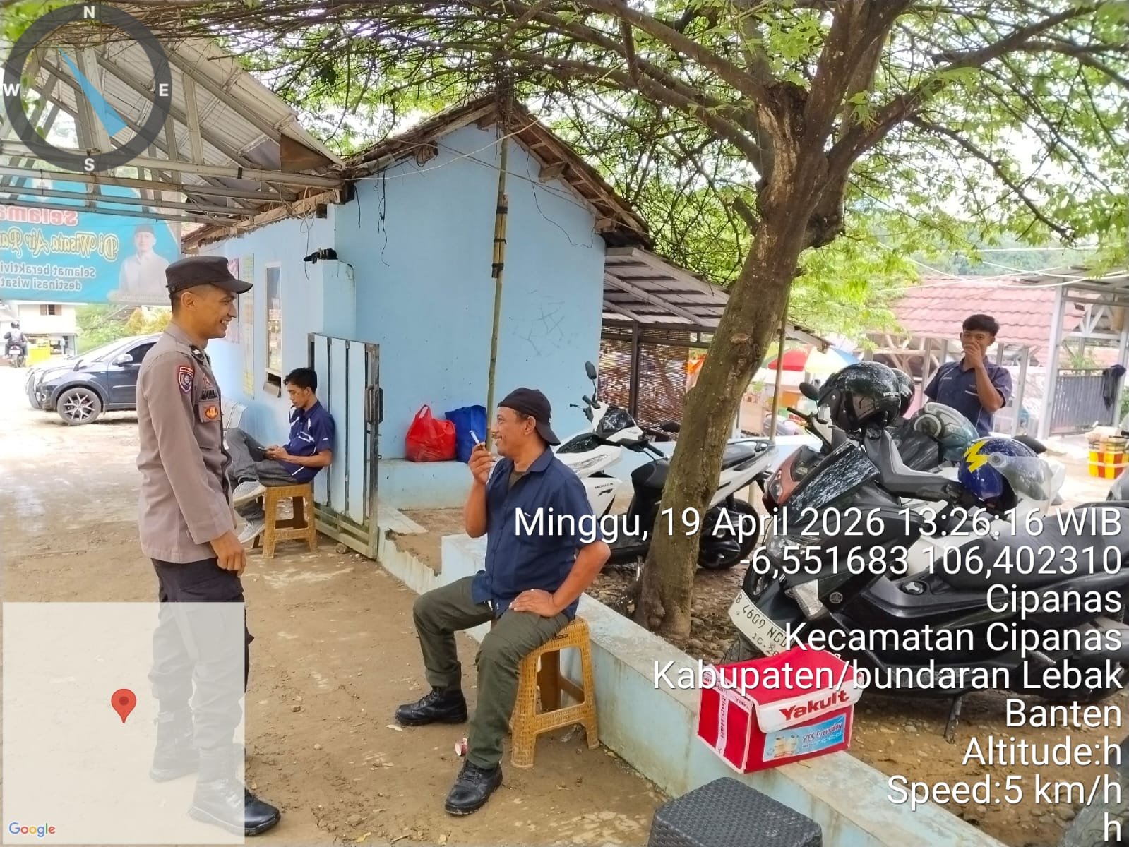 Anggota Polsek Cipanas Polres Lebak Giat Patroli Dialogis Temui warga masyarakat di Kampung Hamberang Ds. Luhurjaya