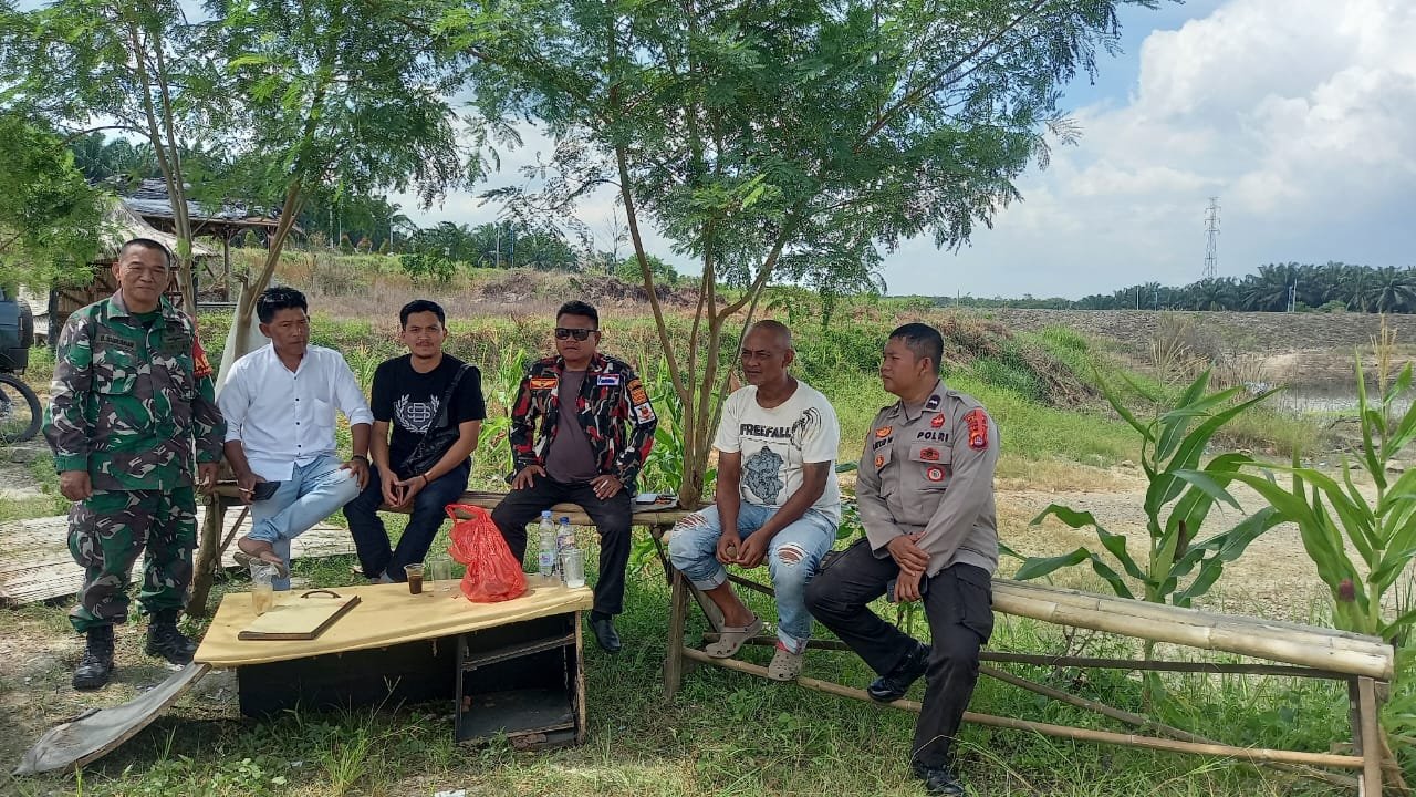 Bhabinkamtibmas Polsek Rangkasbitung Polres Lebak dan Babinsa Hampiri Warga Desa Pasir Tanjung di Waduk Karian