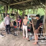 Bhabinkamtibmas Polsek Rangkasbitung Polres Lebak Giat Sambang Ke Warga Desa Pabuaran Sampaikan Pesan Kamtibmas