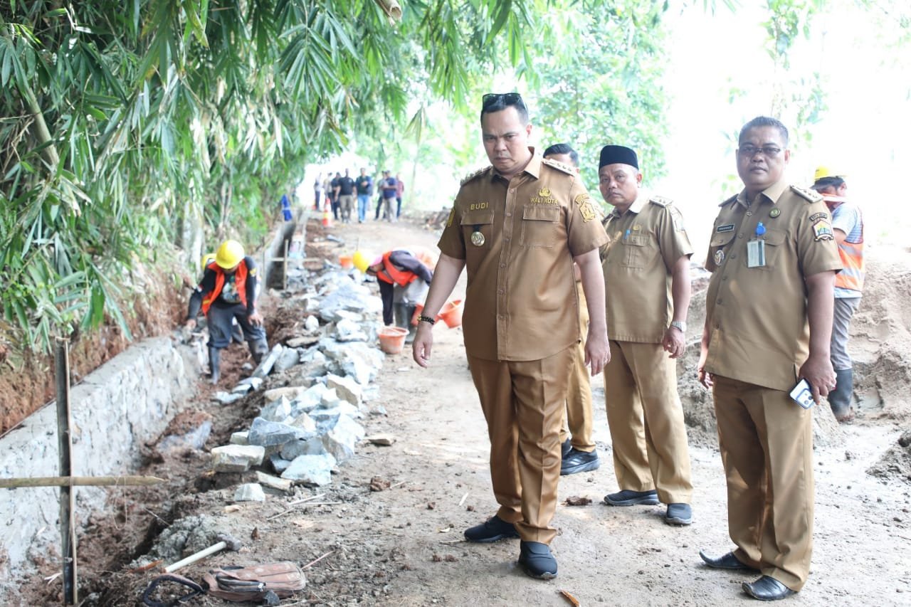 Wali Kota Serang Sidak 4 Proyek Betonisasi, Tegaskan Kualitas Pekerjaan