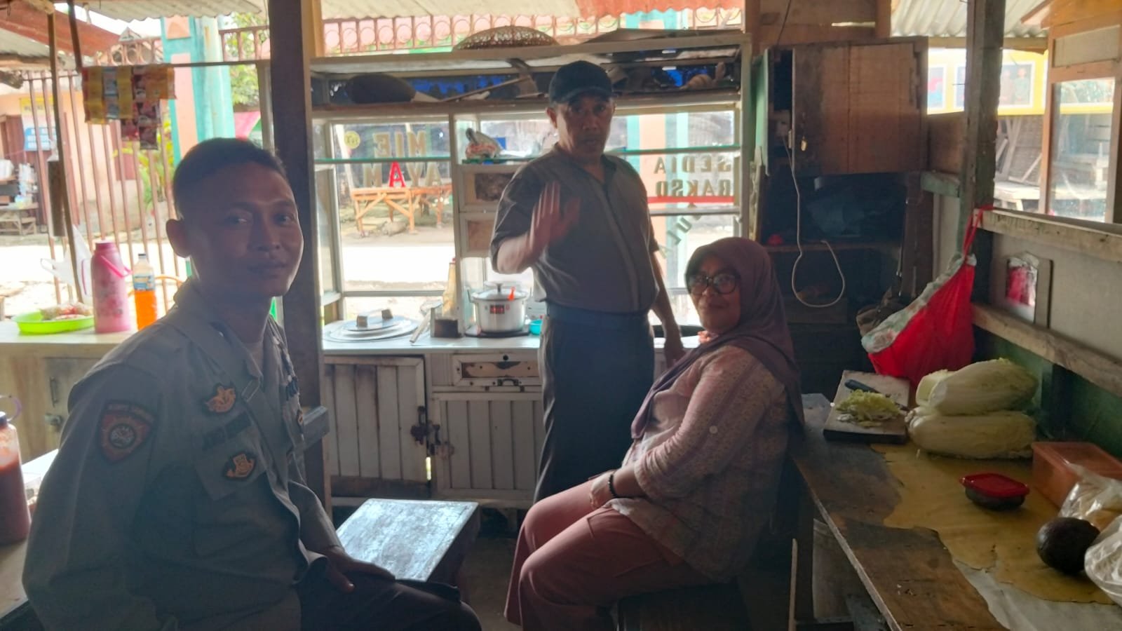 Bhabinkamtibmas Polsek Cibeber Polres Lebak Giat Silaturahmi dan Sambang Ke Warga