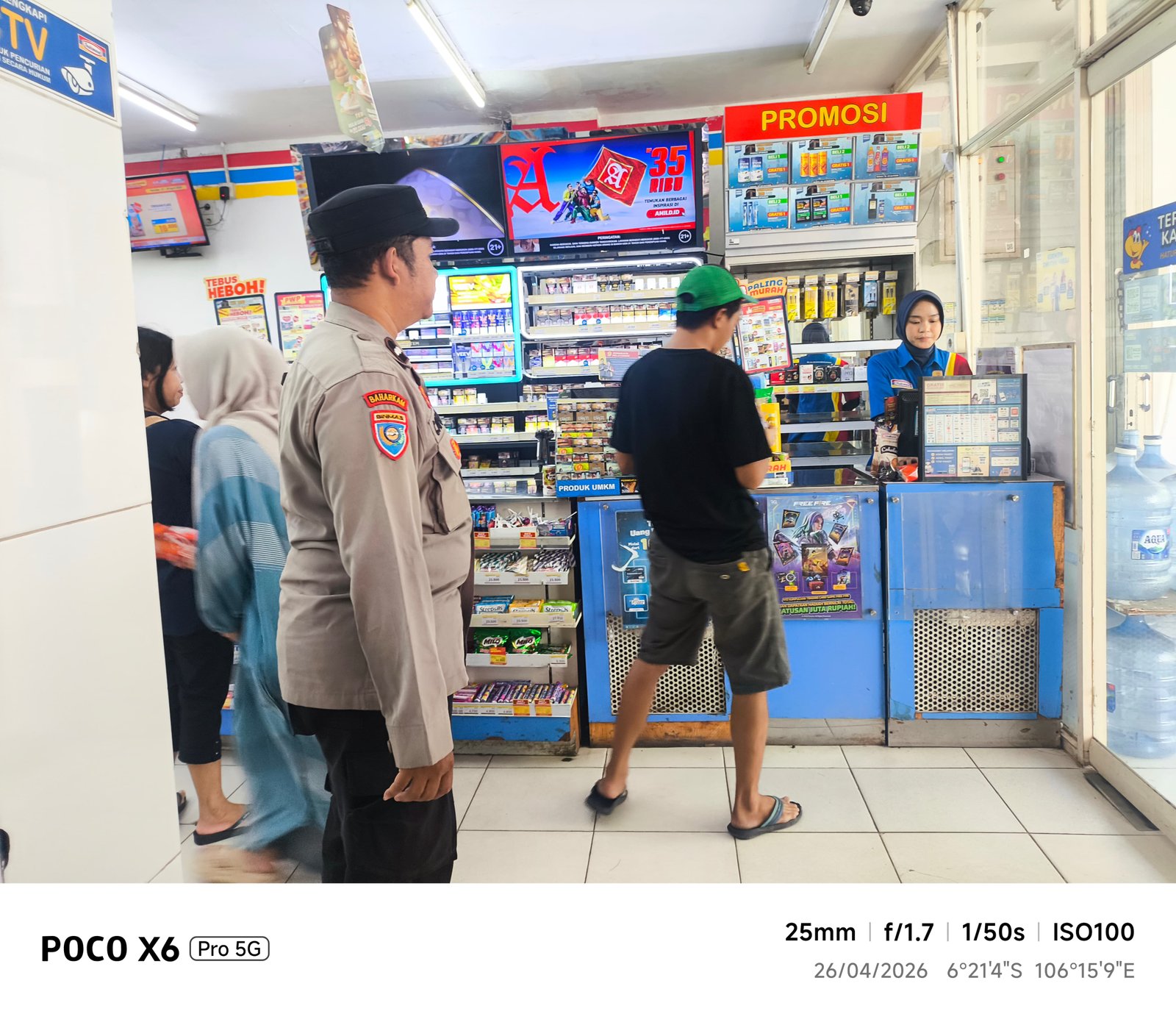 Antisipasi Gangguan Kamtibmas,Polsek Rangkasbitung Polres Lebak Patroli Mobile Ke Toko Indomart