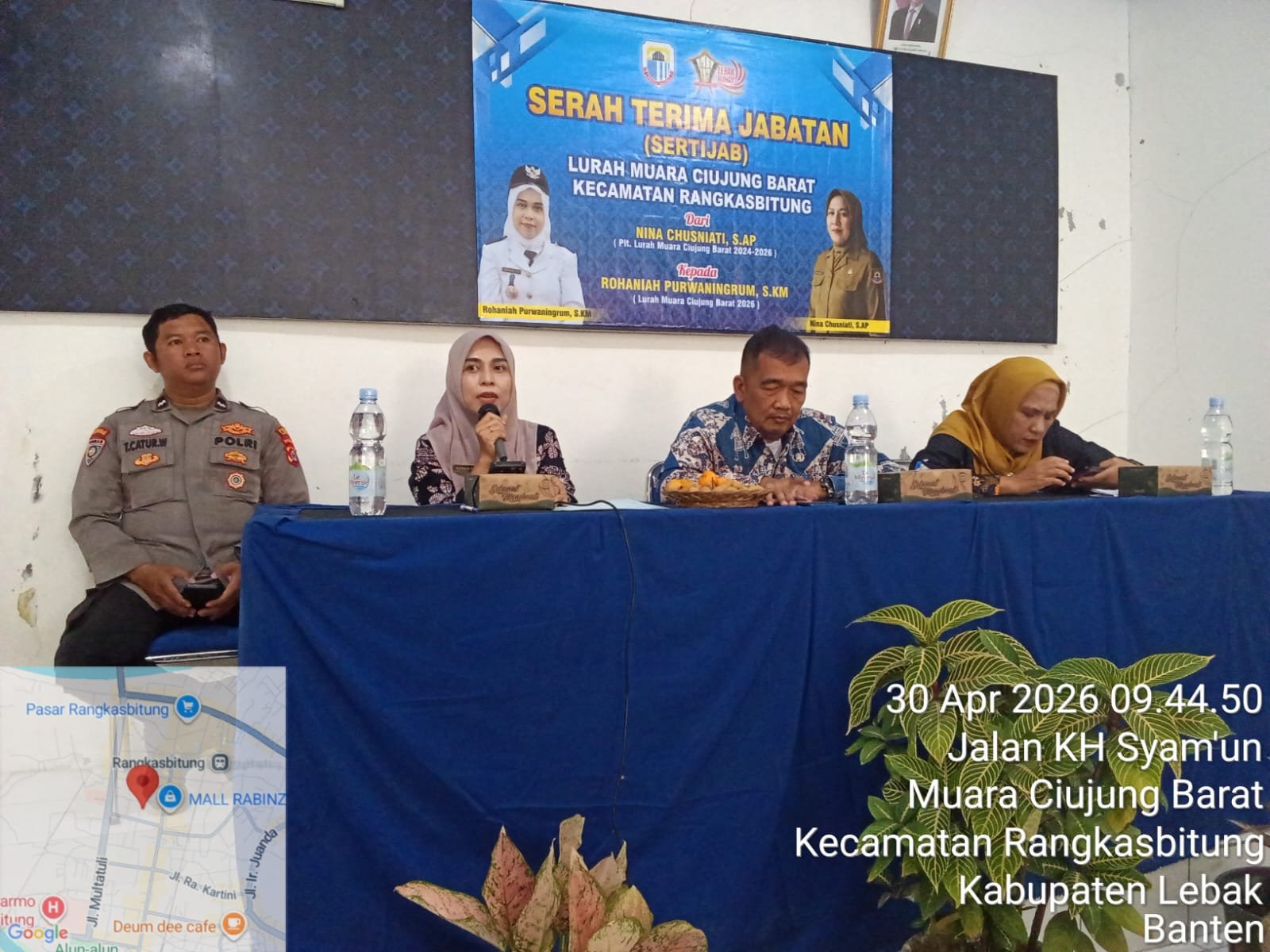 Kapolsek Rangkasbitung Polres Lebak di Wakili Bhabinkamtibmas Hadiri Acara Sertijab Kepala Kelurahan Muara Ciujung Barat