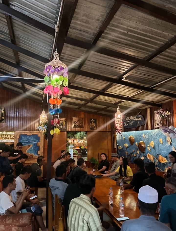 Kunjungan Kepala Disbudpar Berau di Maratua, Air Bersih dan Jaringan Internet Jadi Aspirasi Prioritas