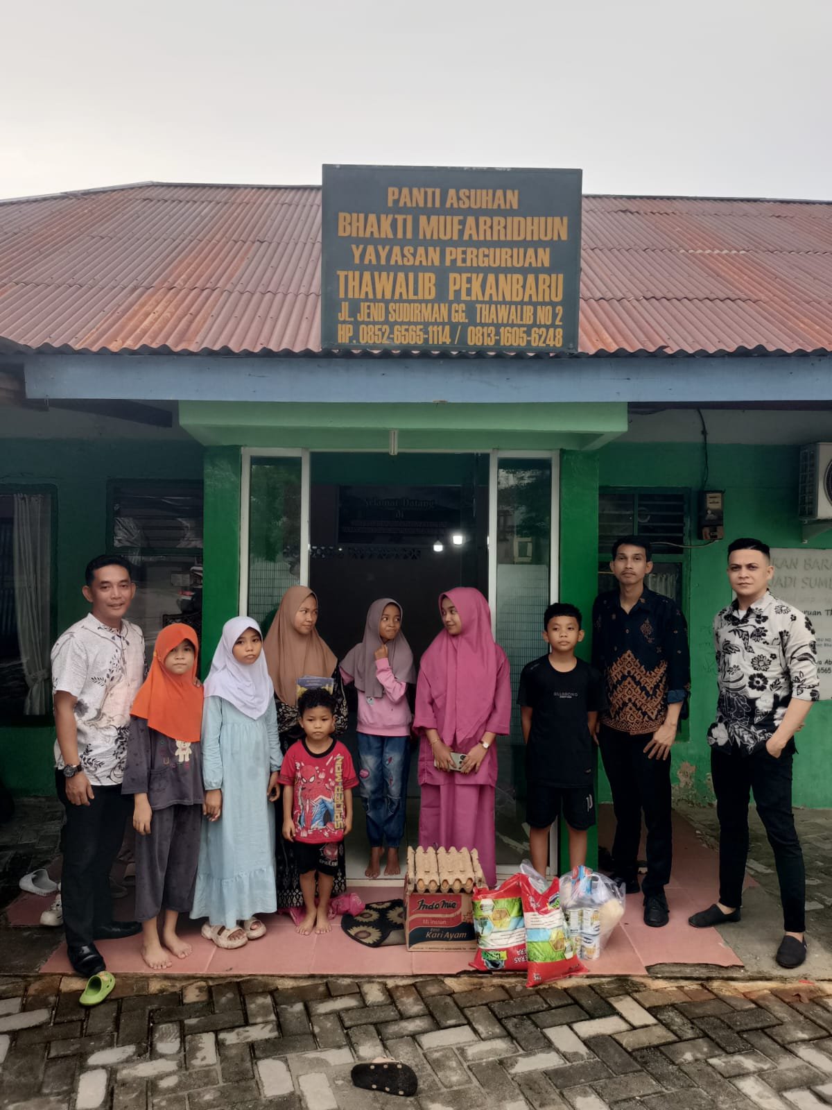 Komitmen Berbagi Kebahagian Jumat Berkah, Managemen New Paragon dan Grand Dragon Kembali Salurkan Sembako Di dua Panti Asuhan