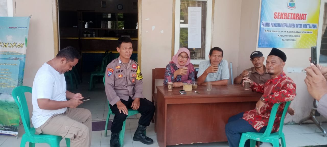 Ngopi Bareng Warga Margajaya, Bhabinkamtibmas Polsek Cimarga Polres Lebak Ajak Masyarakat Jauhi Narkoba dan Jaga Kamtibmas
