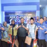 Hangatkan Mesin Partai Jelang Musda VI, Sekjen Demokrat Turun Gunung Bawa Ribuan Sembako ke Pekanbaru