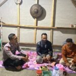 Kanit Samapta Polsek Sobang Polres Lebak Sambang Kepada Warga