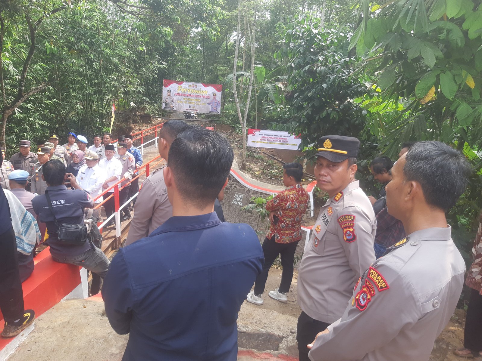 Kapolsek Rangkasbitung Polres Lebak Menghadiri Peresmian Jembatan Merah Putih Presisi Oleh Kapolda Banten di Desa Sangiang Tanjung