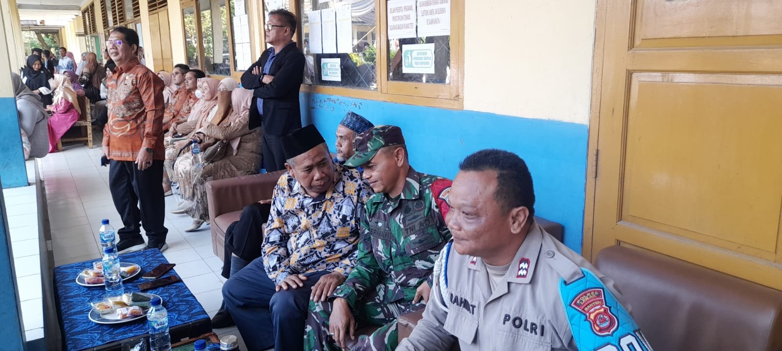 Bhabinkamtibmas Polsek Rangkasbitung Polres Lebak Hadiri Pelepasan Siswa Siswi SMP N 5 Mekarsari