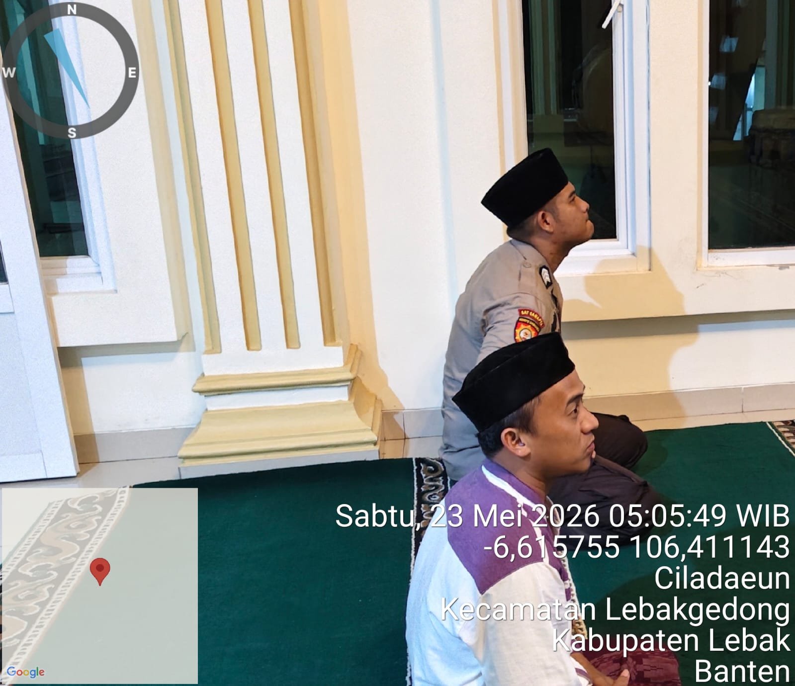 Anggota Polsek Lebakgedong Polres Lebak Rutin Giat Subling di masjid Desa Lebakgedong
