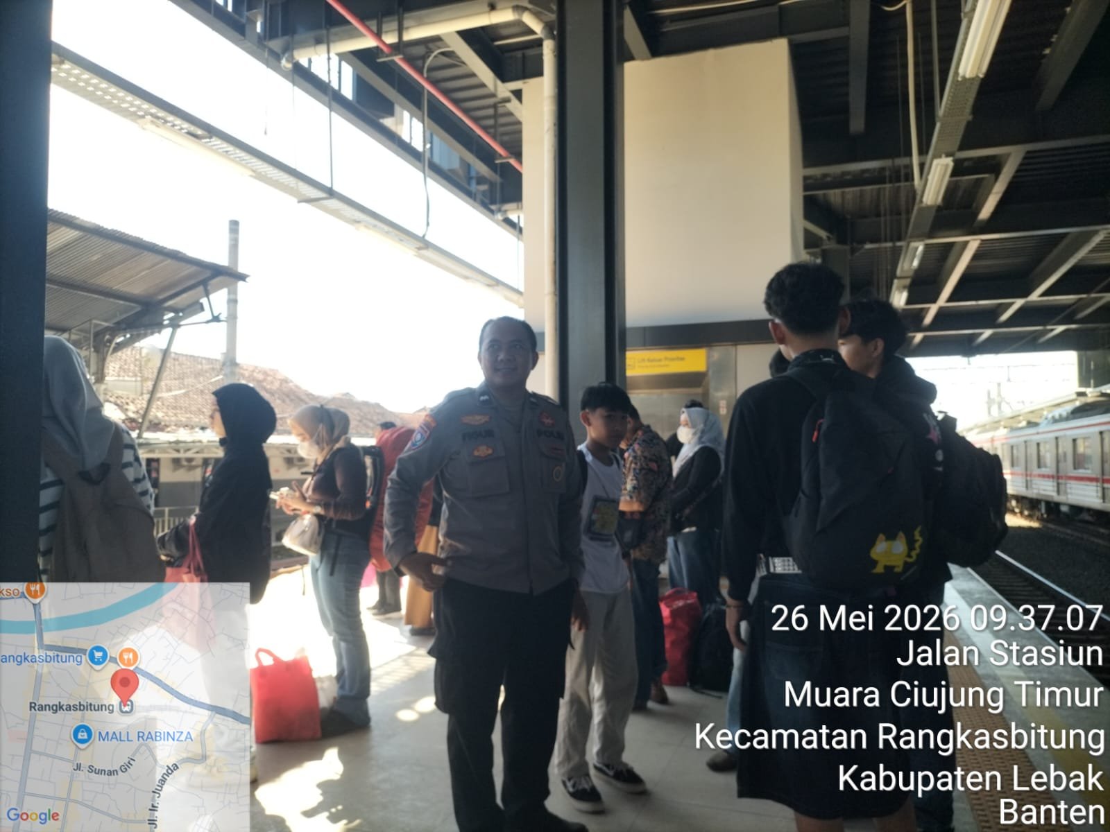 Anggota Piket Polsek Rangkasbitung Polres Lebak Giat Patroli Dialogis Ke Stasiun KAI Rangkssbitung