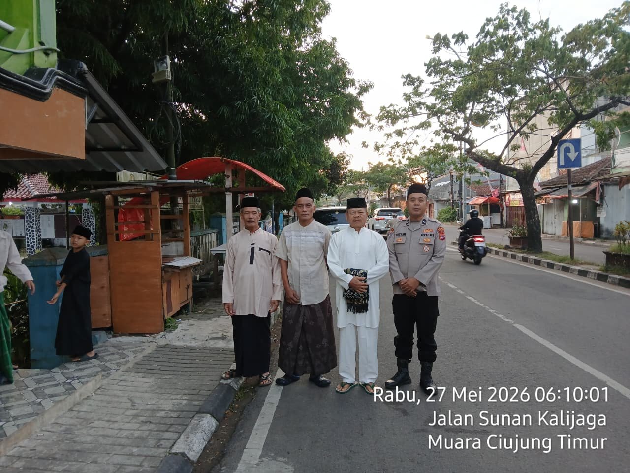 Pastikan Aman,Anggota Polsek Rangkasbitung Polres Lebak Giat Pengamanan Sholat Idul Adha 1447 H di Masjid Al-Ikhlas