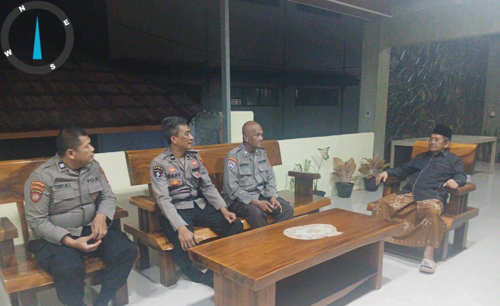 Anggota Polsek Rangkasbitung Polres Lebak Giat Patroli Dialogis dan Sambangi Ponpes Al-Mizan
