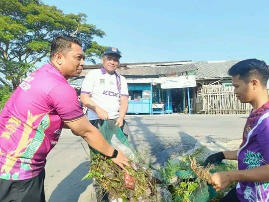 Camat H. Udin Pimpin Aksi Bersih-Bersih Muspika Gunung Kaler, Kantor Hingga Gedung Kebersamaan Disisir
