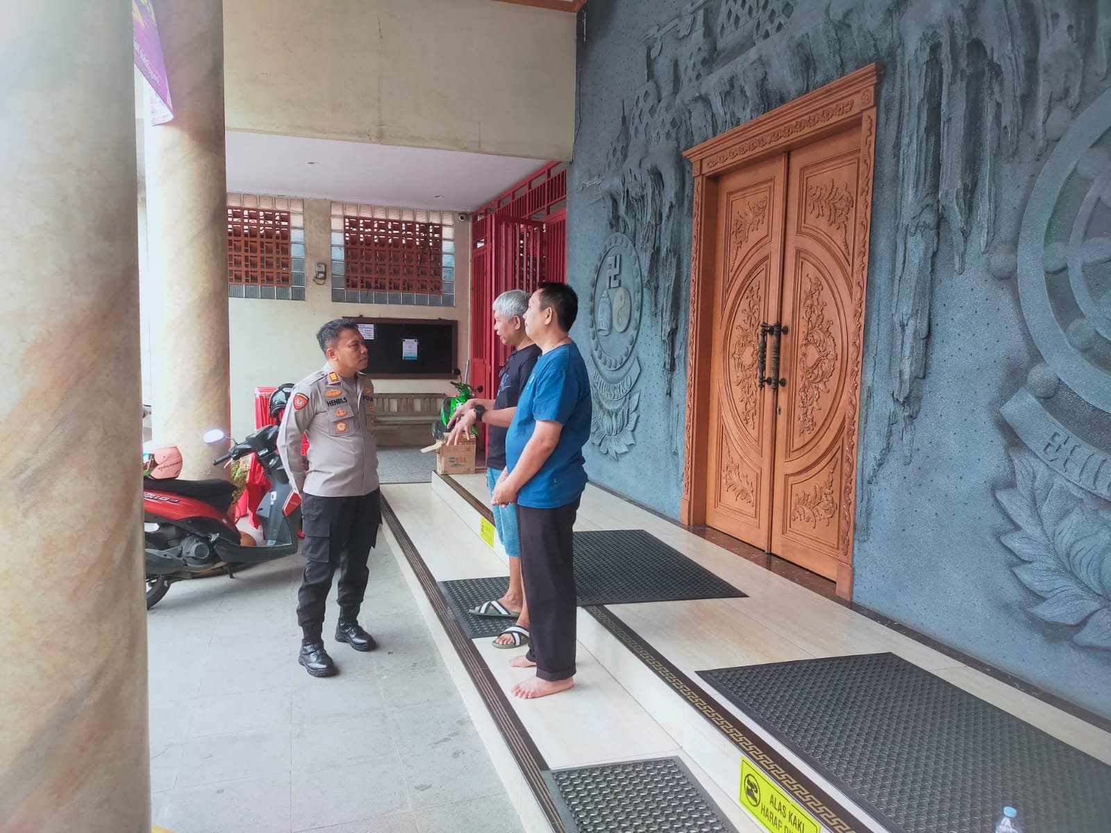 Kapolsek Rangkasbitung Polres Lebak Patroli dan Kunjungi Pengurus Vihara Ananda Avalokitesvara