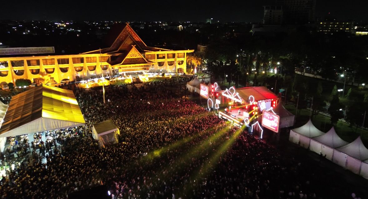 Penampilan Juicy Luicy Sukses Hipnotis Ribuan Penonton Penutupan RANS Carnival Pekanbaru