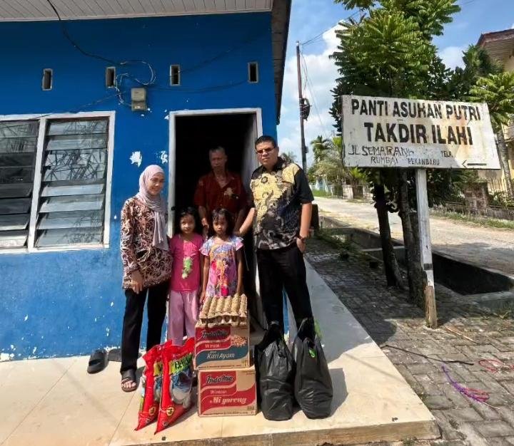 Momen Jumat Berkah, Senyum Anak Yatim Merekah Sambut Bantuan Sembako dari New Paragon dan Grand Dragon