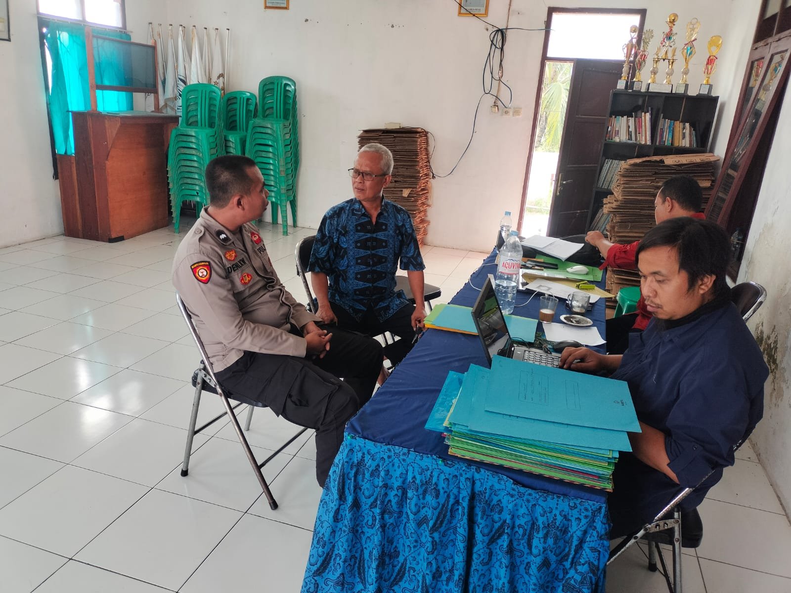 Kanit Samapta Polsek Cimarga Polres Lebak Melaksanakan Sambang Ke Kantor Desa Cimarga