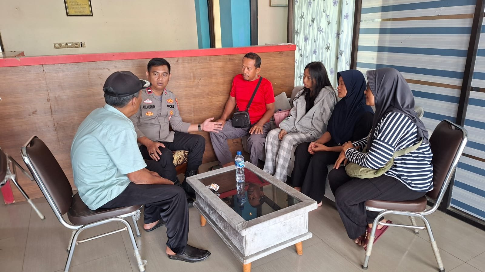 Menindaklanjuti Dumas,Respon Cepat Bhabinkamtibmas Polsek Rangkasbitung Polres Lebak Bantu Penjemputan Warga Bogor Yang Dilaporkan Hilang