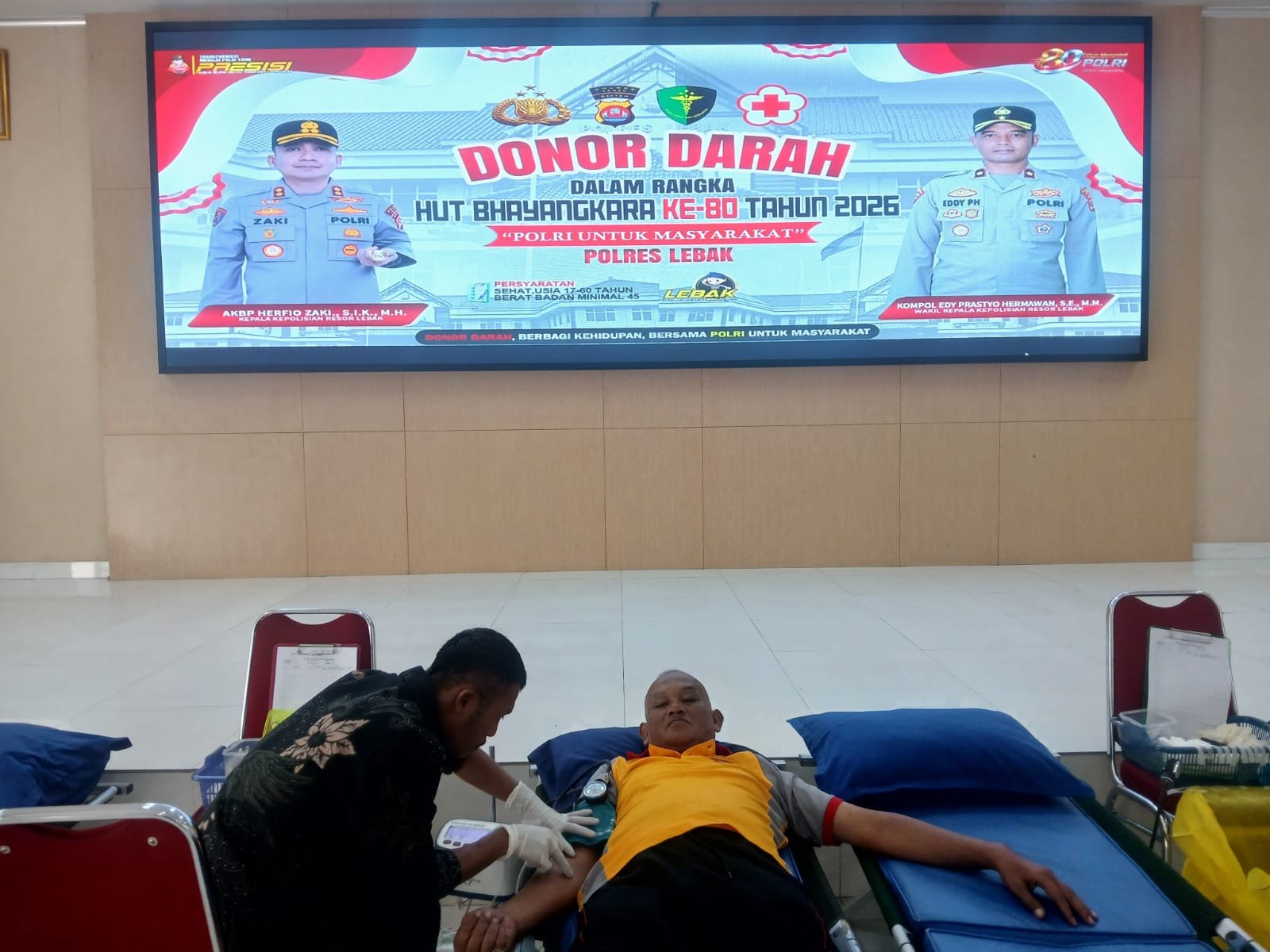 Sambut HUT Bhayangkara ke-80 Tahun 2026,Kapolsek Rangkasbitung Dan Personel Ikuti Donor Darah di Polres Lebak