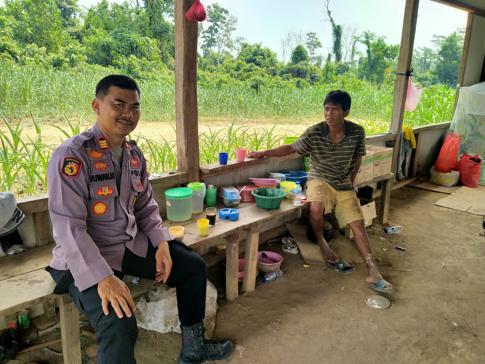 Kapolsek Cimarga Beserta Bhabinkamtibmas Polsek Cimarga Polres Lebak sambangi Warga Desa Sangkanmanik