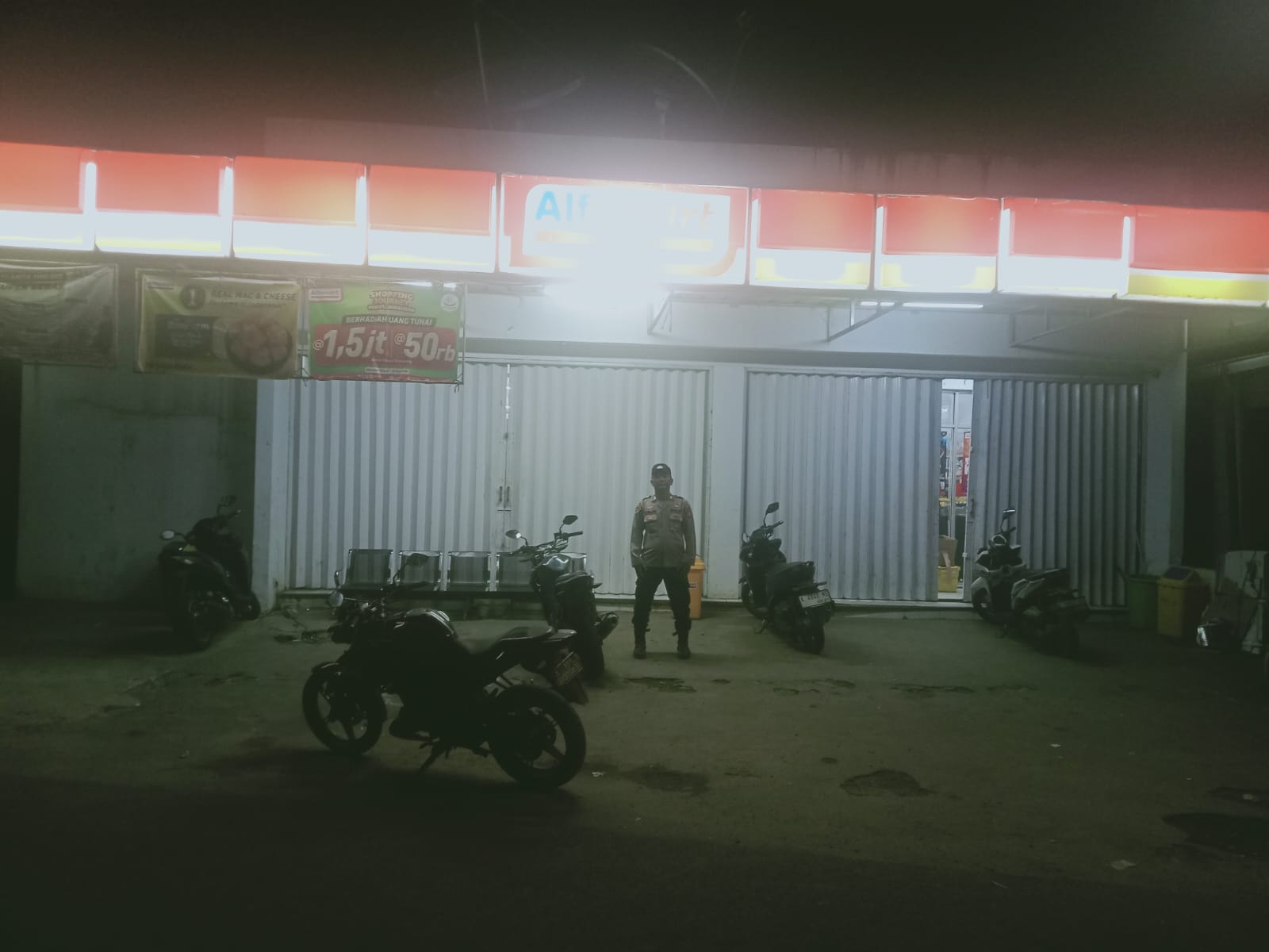 Cegah Gangguan Kamtibmas Polsek Bojongmanik Polres Lebak Laksanakan Patroli Malam
