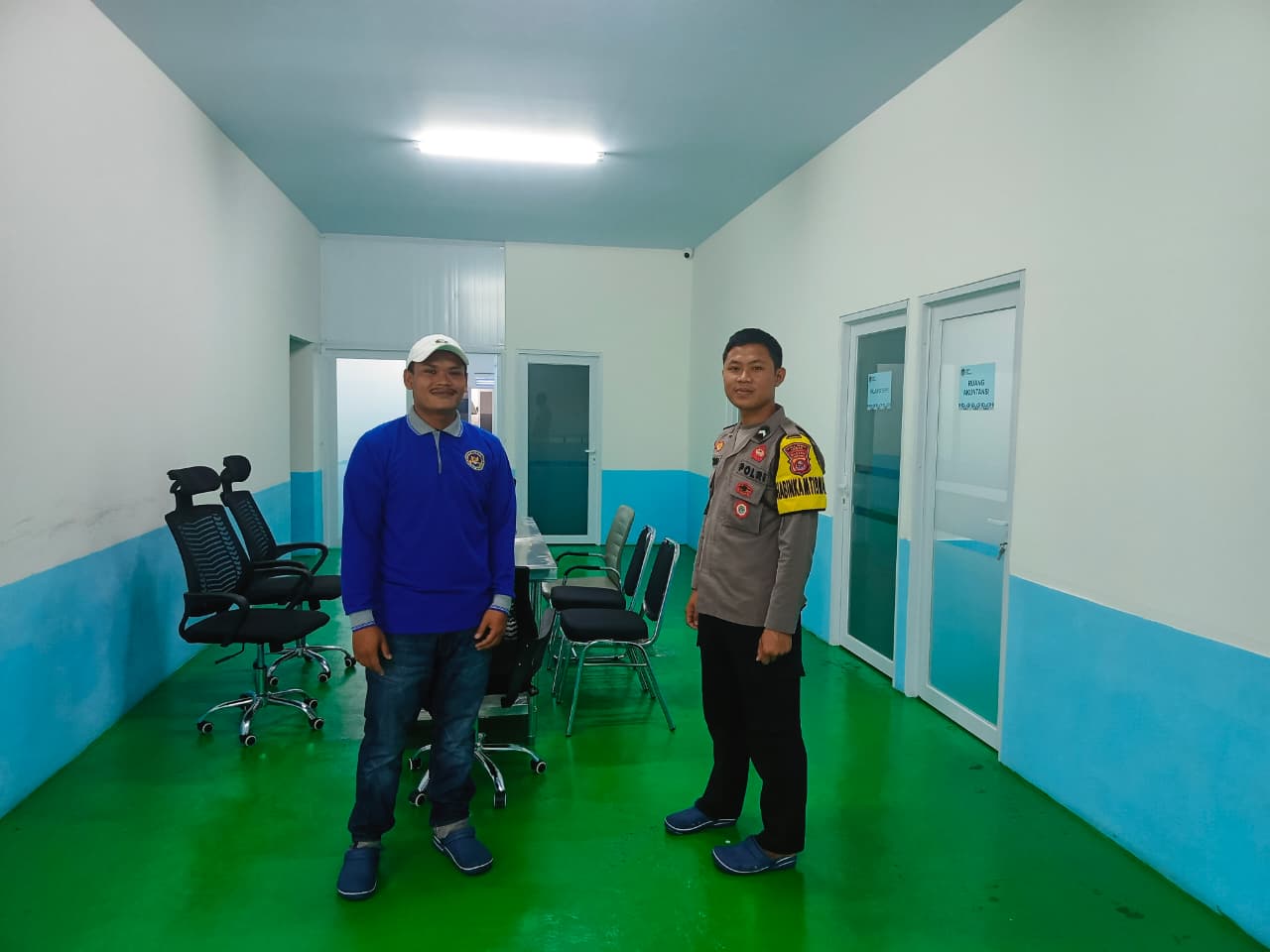 Perkuat Sinergitas Kamtibmas, Personel Polsek Leuwidamar Monitoring dan Koordinasi dengan Keamanan SPPG Margawangi