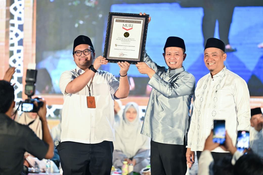 Pemko Pekanbaru Pecahkan Rekor MURI, 9.184 ASN Serentak Lantunkan Surah Al-Mulk