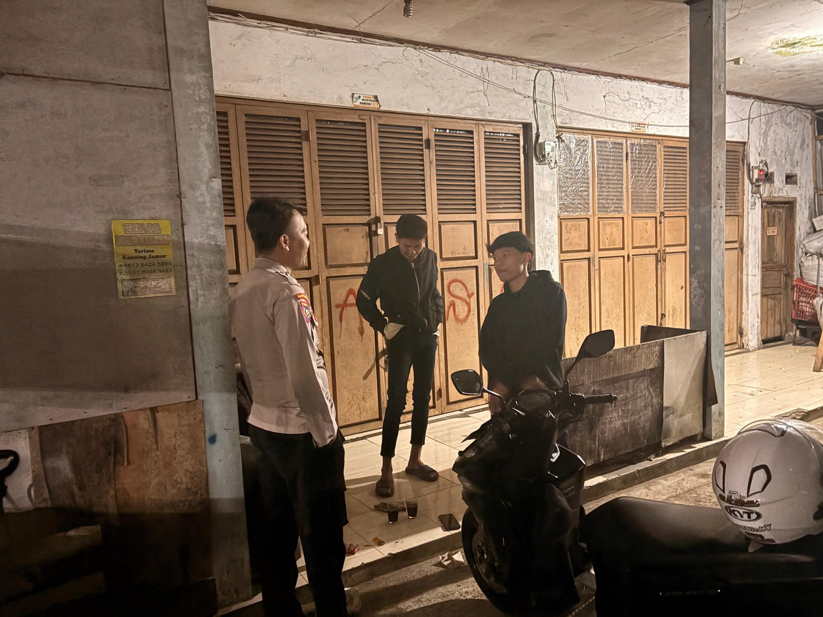 Anggota Jaga Yanmas Polsek Warunggunung secara intens Malam sampai dinihari lakukan giat Patroli Dialogis dan objek vital Upaya Cegah Gangguan Kamtibmas.
