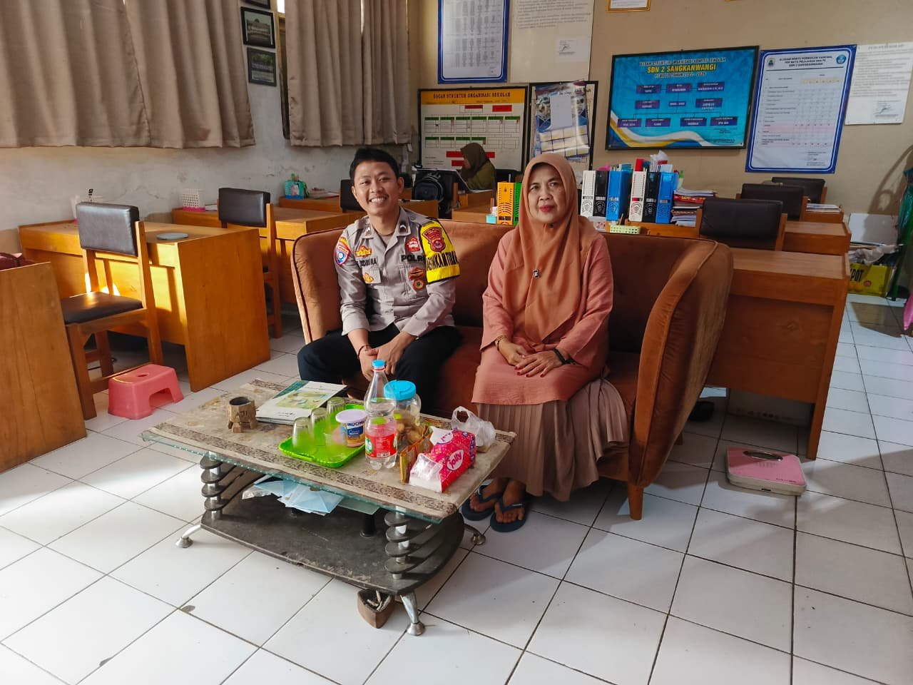 Personel Polsek Leuwidamar Laksanakan Monitoring dan Sambang ke SDN Sangkanwangi, Antisipasi Pencurian Inventaris Sekolah
