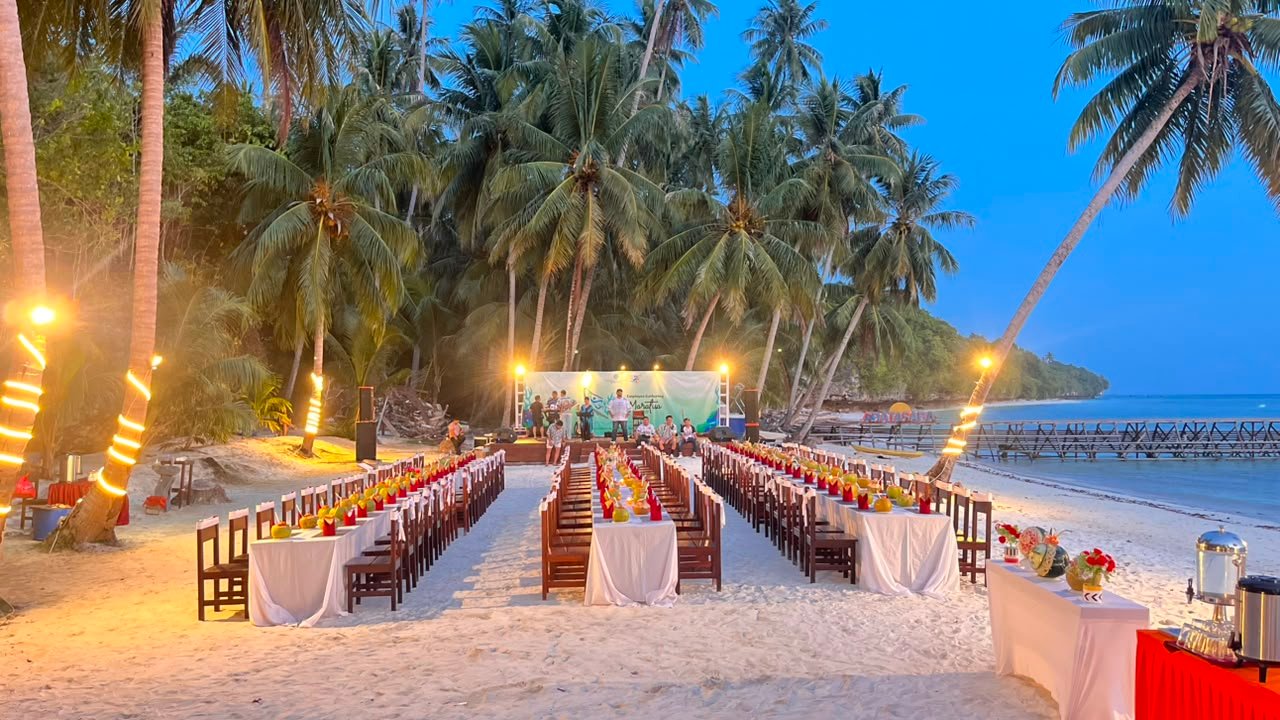 Dinner BBQ di Pantai Pratasaba Resort Maratua,Nikmati Kesan Liburan Bersama Sahabat dan Keluarga