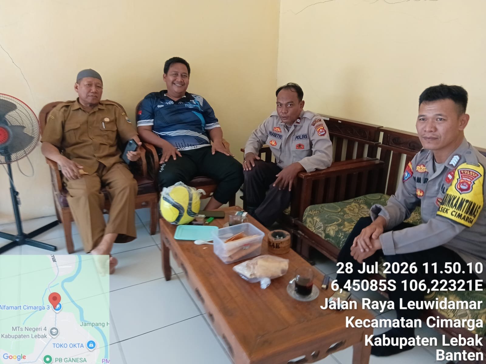 Kanit Binmas Polsek Cimarga Polres Lebak Sambang Kamtibmas Di SDN 02 Cimarga.