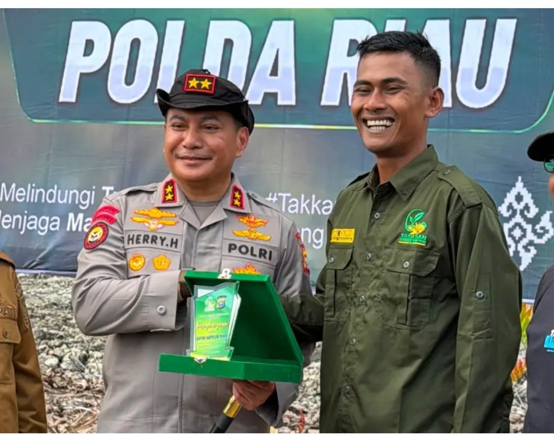 Hari Mangrove Sedunia: Yayasan Generasi Hijau Beri Penghargaan Green Policing kepada Kapolda Riau