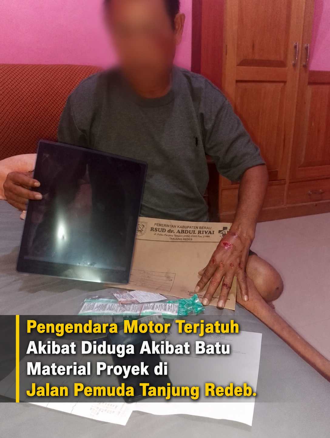 Pengendara Motor Terjatuh Diduga Akibat Batu Material Proyek di Jalan Pemuda Tanjung Redeb