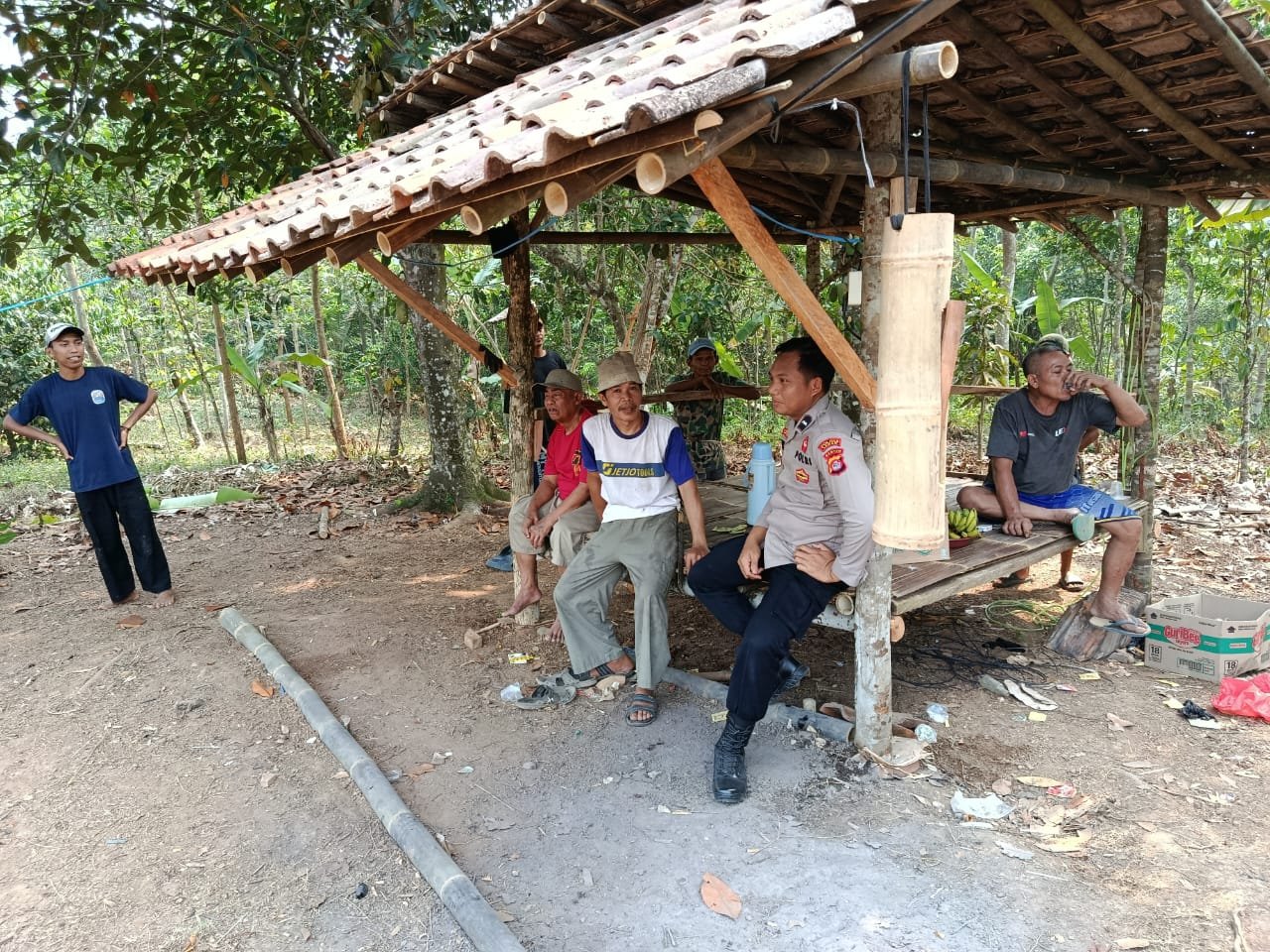 Giat Patroli Dialogis Dan Sambang Personil Polsek Cimarga Polres Lebak Ke Desa Margajaya