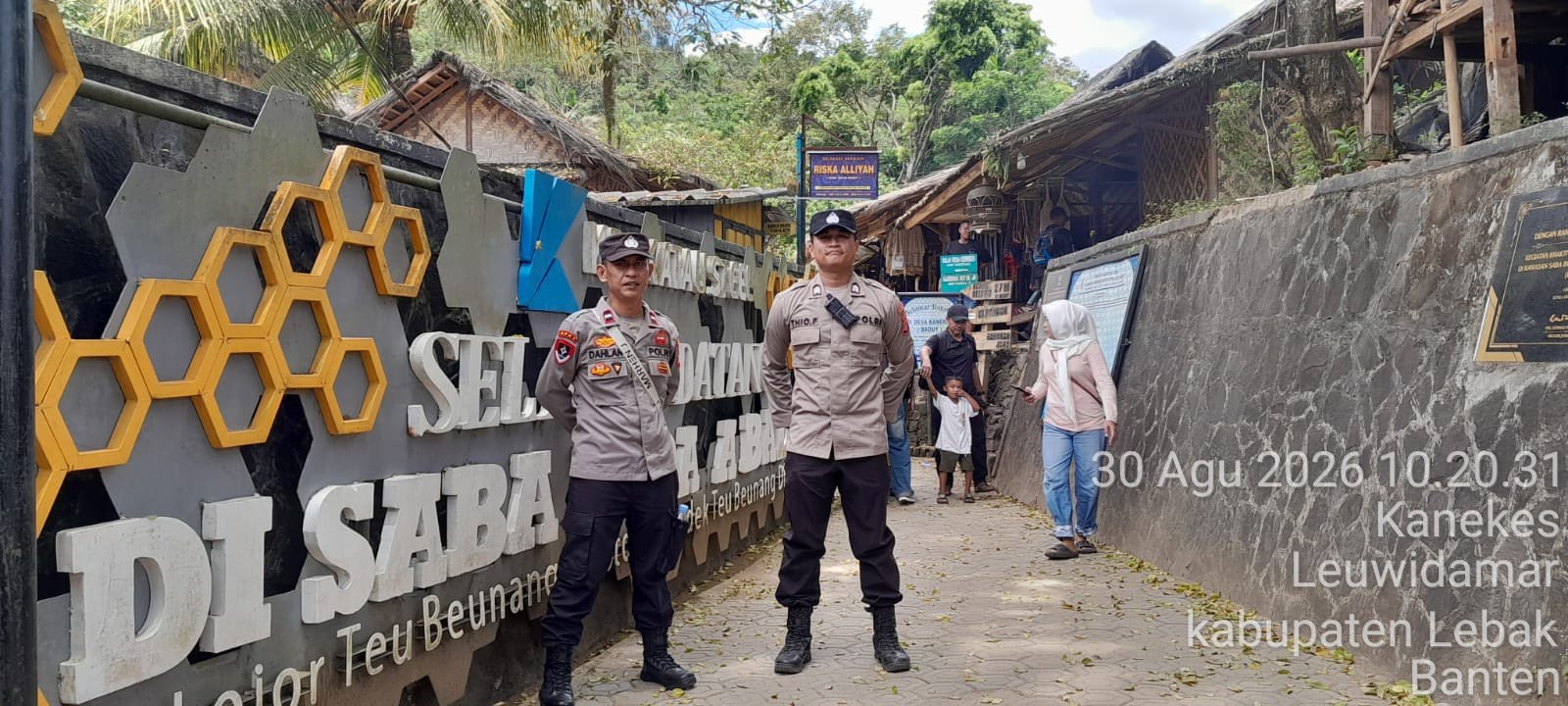 Pantau Situasi dan Berikan Keamanan, Personil Polsek Leuwidamar Polres Lebak Giat Patroli Wisata Baduy