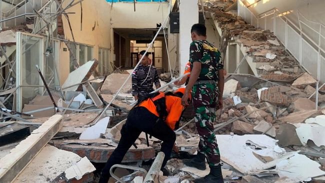 Gempa Dahsyat M 7,7 Guncang NTT, Puluhan Tewas dan Tsunami Minor Landa Pesisir Flores