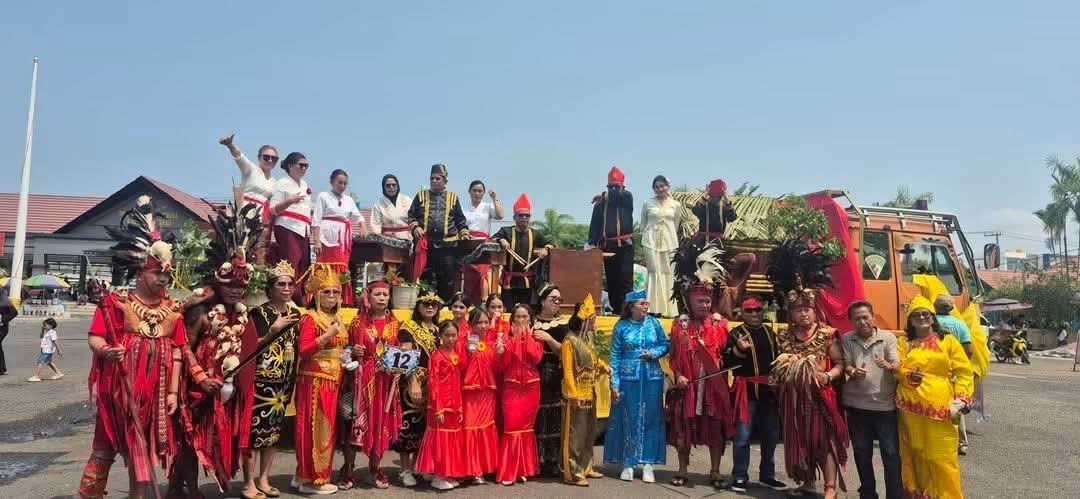 Kerukunan Keluarga Kawanua K3 Meriahkan HUT ke-73 Kabupaten Berau, Tampilkan Ragam Budaya Lewat Busana Adat, Maengket, Kabasaran dan Lagu Daerah