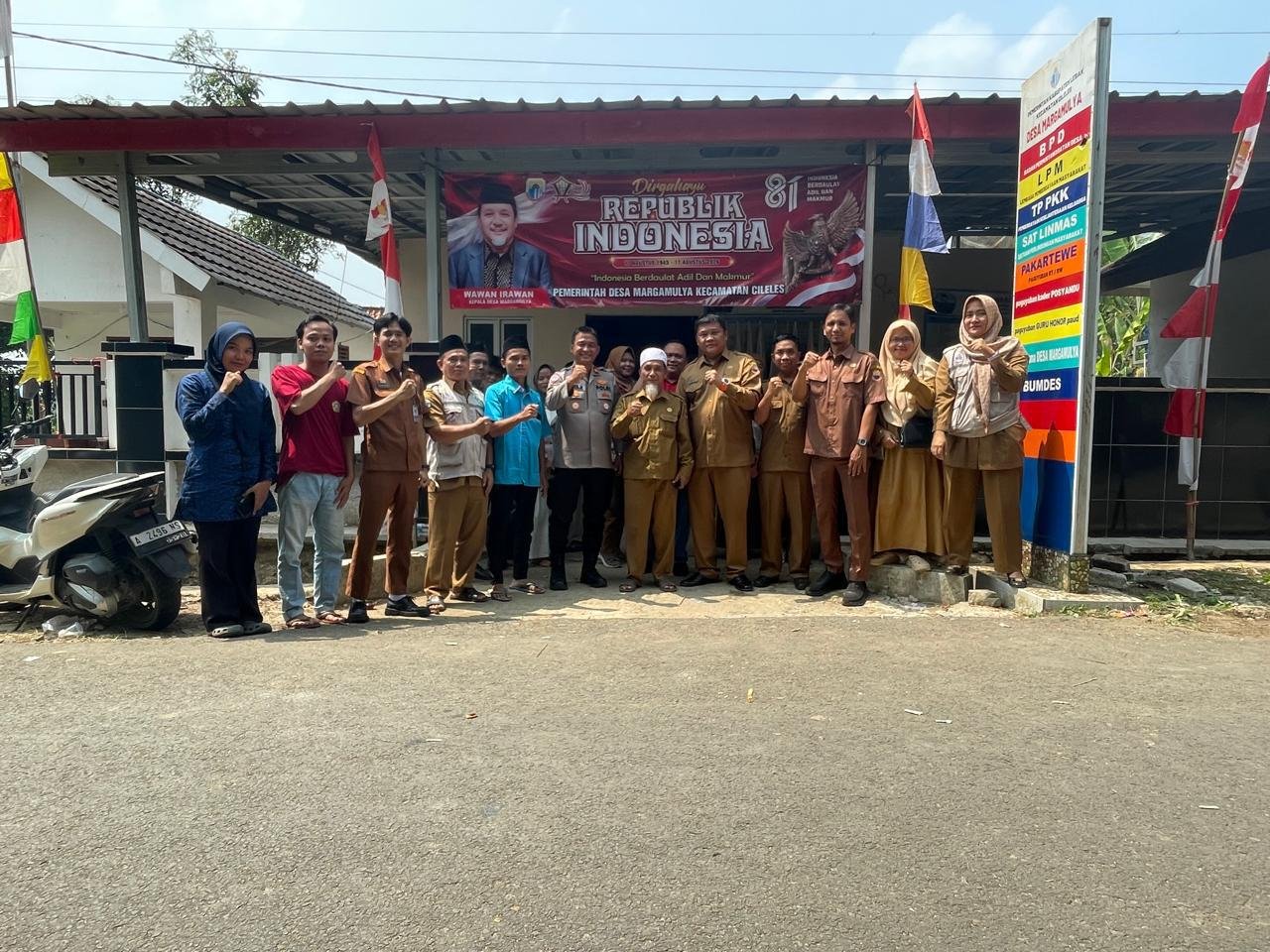 Kapolsek Cileles Polres Lebak Sambangi Kepala Desa dan Perangkat Desa Margamulya