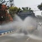 Antisipasi Dampak Debu Vulkanik, Polres Lebak Laksanakan Penyemprotan Menggunakan Mobil AWC