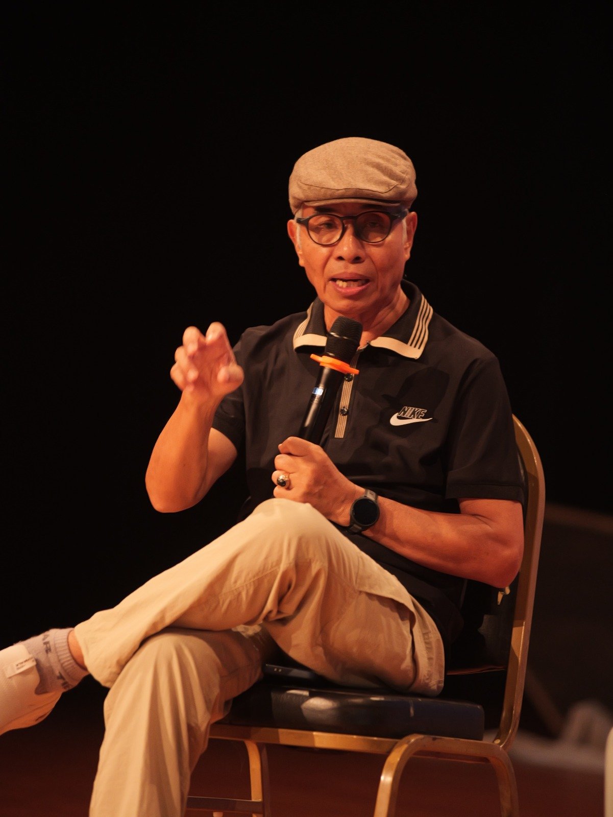 Prof. Yusmar Yusuf Tafsirkan “Menongkah Menyongsong Arus” sebagai Cermin Relasi Manusia dan Alam Pesisir Melayu