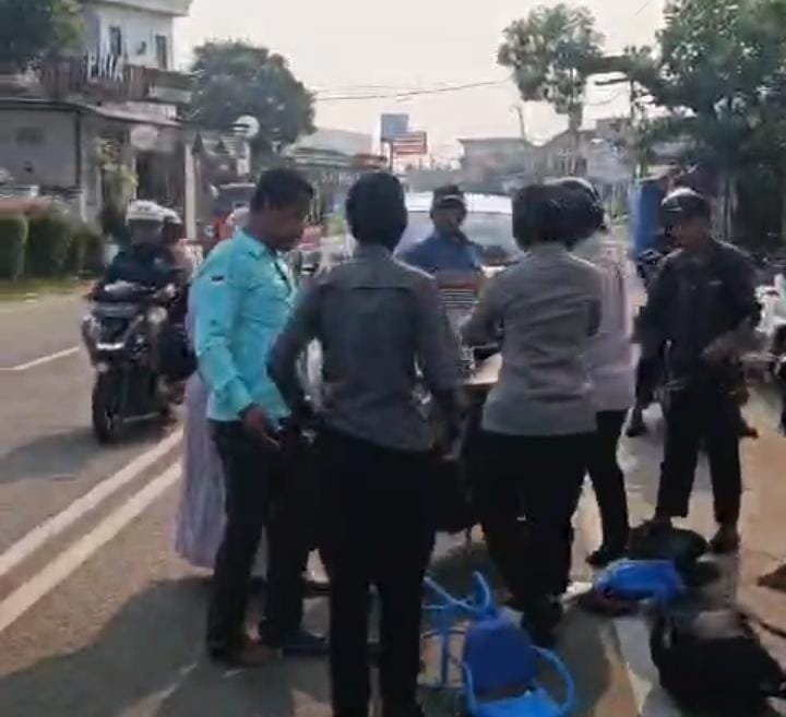 Aksi Humanis Kapolres Lebak, Berhenti Bantu Pengendara yang Alami Kecelakaan