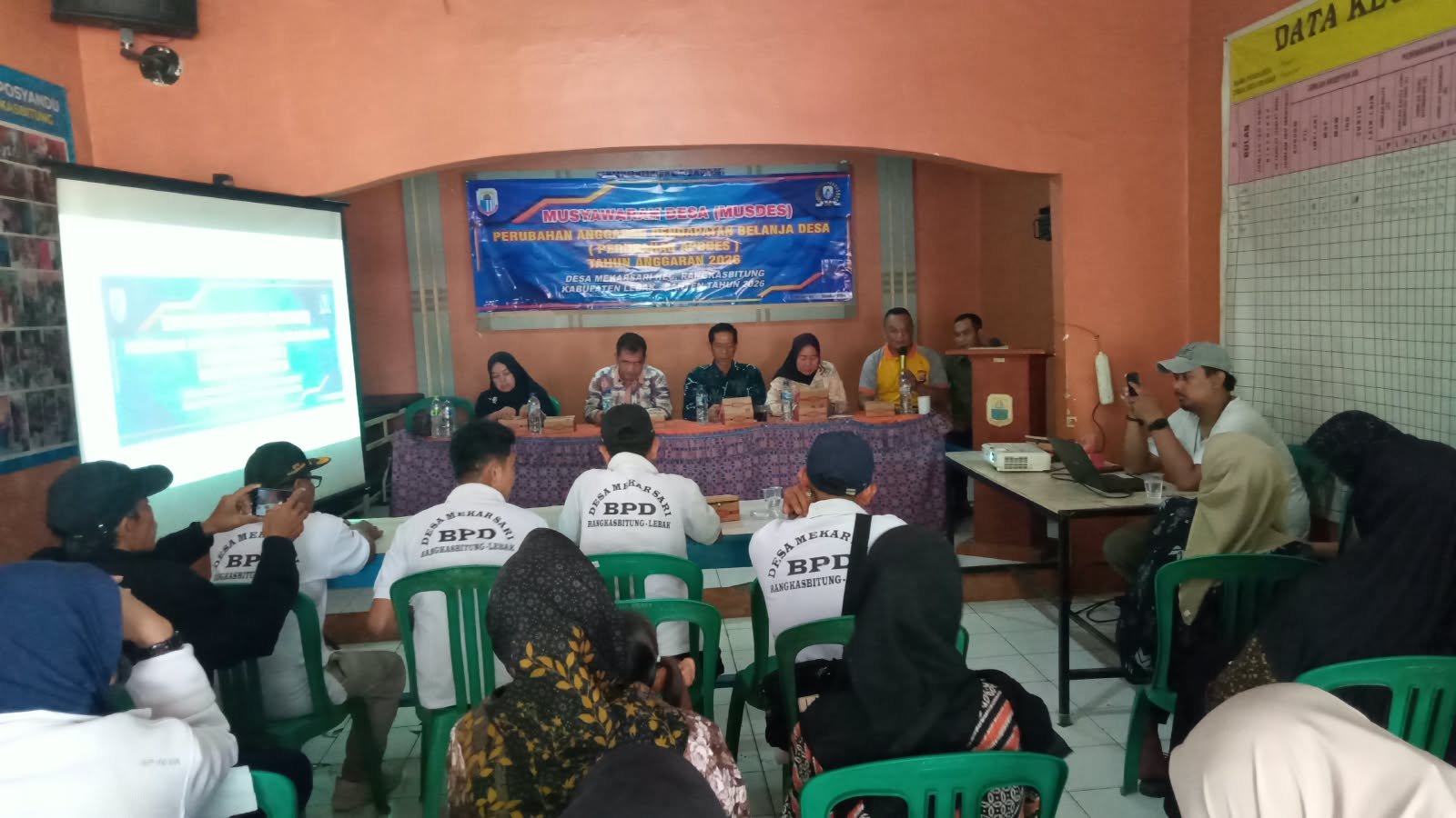 Bhabinkamtibmas Polsek Rangkasbitung Polres Lebak Hadiri Musdes di Desa Mekarsari