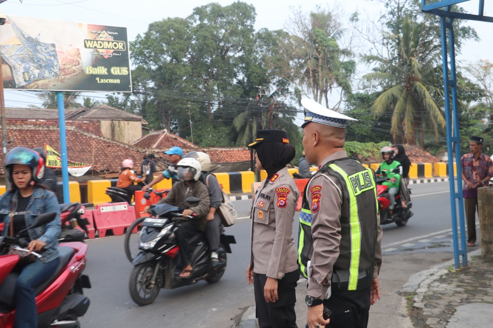 Kapolres Lebak Turun Langsung Atur Lalu Lintas, Wujudkan Pelayanan Humanis kepada Masyarakat